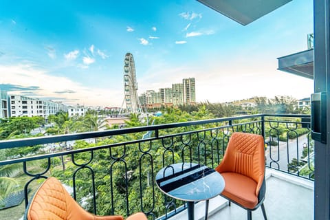 View (from property/room), Balcony/Terrace, City view