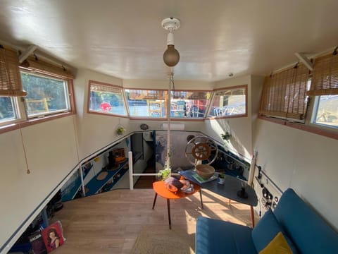 Houseboat Péniche sur la Seine Docked boat in Saint-Denis, France