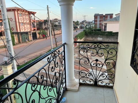 Appartement moderne 120 m2, cameras de surveillance , quartier résidentiel, Nkomo Maetur, YAOUNDE Apartment in Yaoundé