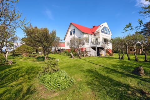 Property building, Garden, Garden view