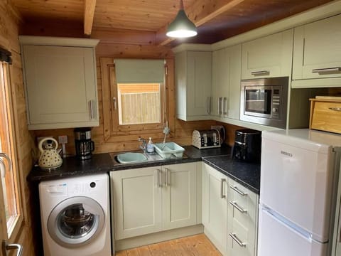 LOG CABIN living for 3-4 people in Frimley Apartamento in Camberley