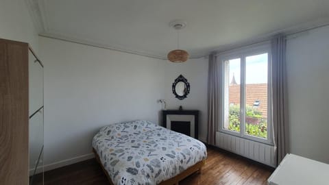 T2 lumineux proche métro 8 Apartment in Créteil