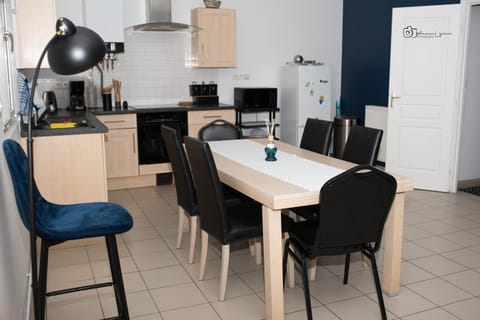 Appartement au rez-de-chaussée Nichée en plein centre d'Arras Apartment in Arras