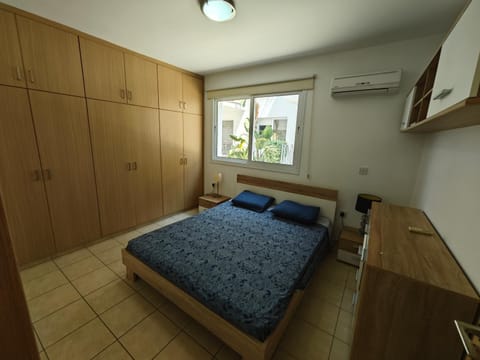 Bedroom, wardrobe, air conditioner