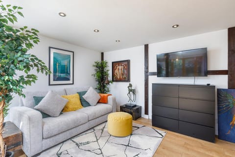 The Artists Studio - with a Unique Japanese Garden Apartment in Hove