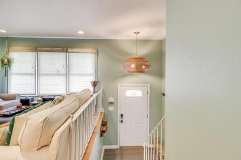 Pet-Friendly Annapolis Home Walk to Beach! House in Anne Arundel County