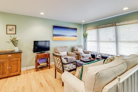 Pet-Friendly Annapolis Home Walk to Beach! House in Anne Arundel County