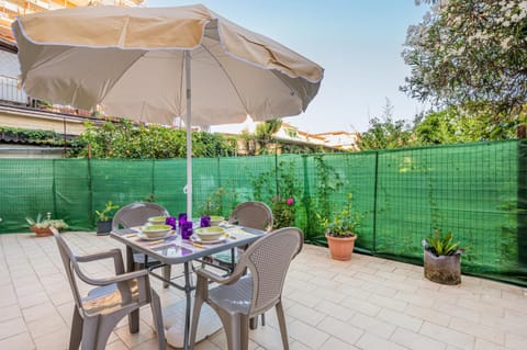 Patio, Dining area