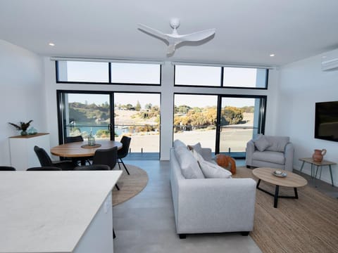 TV and multimedia, View (from property/room), Living room, Dining area, Sea view