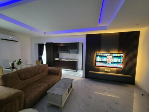 TV and multimedia, Kitchen or kitchenette, Seating area