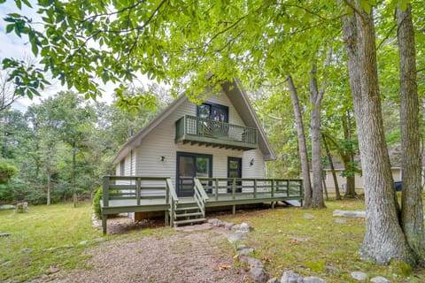 1 Mi to Massanutten Resort Cabin with Fire Pit! Maison in Massanutten