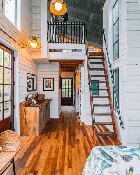 Treetop Hideaways: Dogwood Treehouse in Chattanooga Chalet in Ruby Falls