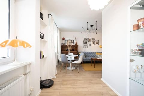 Cozy & artsy apartment, dedicated office room & walk-in closet! Apartment in Tallinn