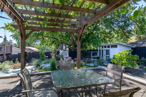 Patio, Garden, Dining area