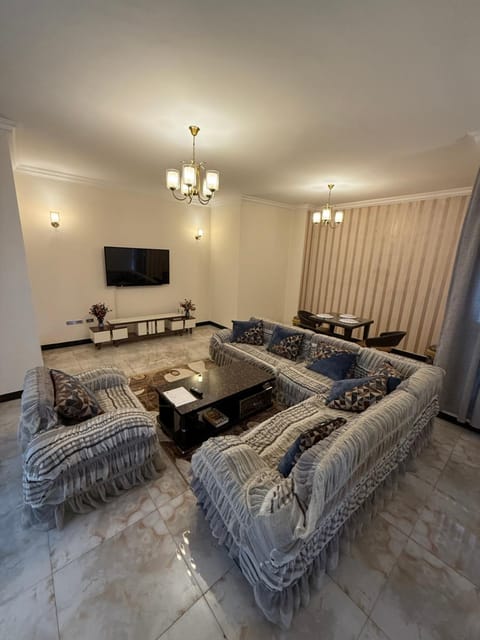 Communal lounge/ TV room, TV and multimedia, Living room, Seating area, Evening entertainment