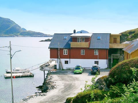 Two-Bedroom Holiday home in Ballstad 1 House in Lofoten