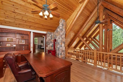 Timber Lodge HUGE Log Cabin w HotTub Game Room House in Big Bear