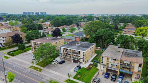 Property building, Neighbourhood, Bird's eye view, Street view, Location