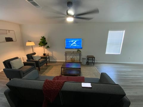 Communal lounge/ TV room