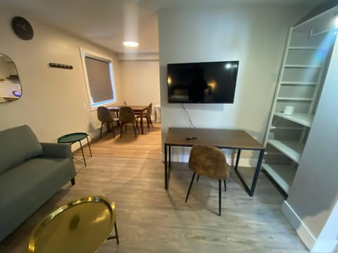 Newly Renovated 1br1ba With Asian Style Tea Room Bed and Breakfast in Edmonton