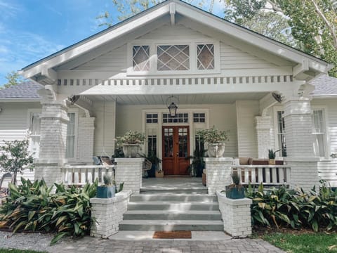 Property building, Facade/entrance, Day, Garden, Garden view