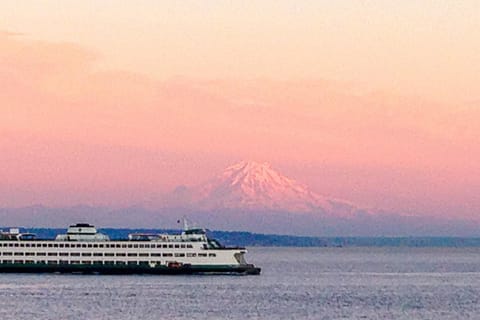 Rainier View Beach House Casa in Bainbridge Island