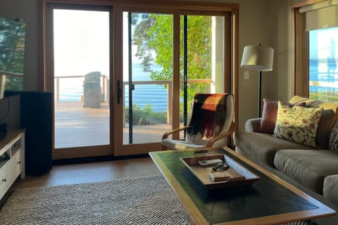 Rainier View Beach House Casa in Bainbridge Island