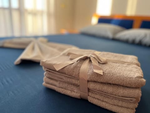 Bed, Bedroom, towels