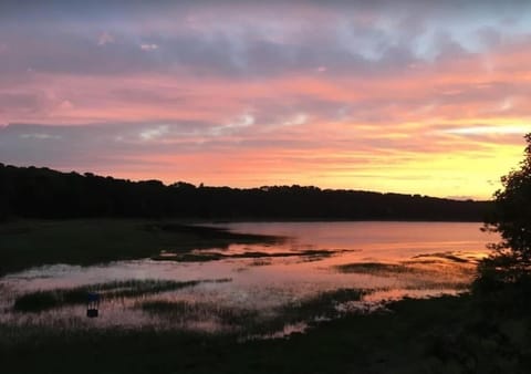 Newly Renovated Waterfront Cottage Maison in Wellfleet