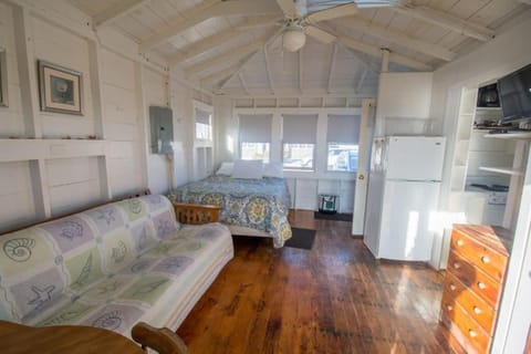 Cozy Beach Bungalow Casa in North Truro