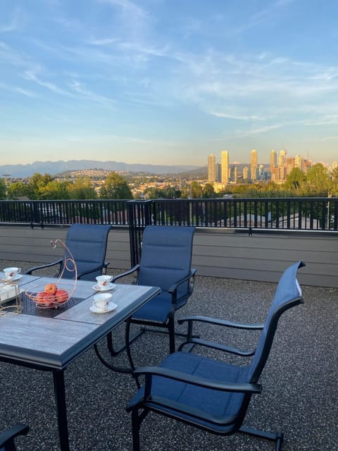 Panorama of Vancouver Bed and Breakfast in Vancouver