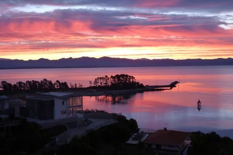 Ocean Dreaming - Nelson Waterfront House in Nelson