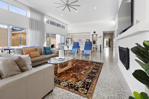 Eureka - Stay in the Heart of Sorrento House in Melbourne Road