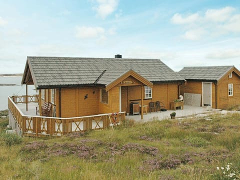 Three-Bedroom Holiday home in Dyrvik House in Trondelag