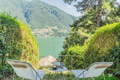 Spring, Day, Natural landscape, Seating area, Dining area, Lake view, Mountain view