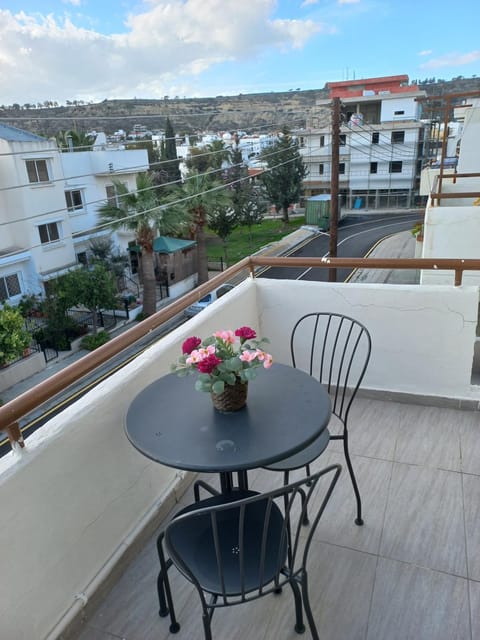 Patio, Day, Natural landscape, View (from property/room), Balcony/Terrace, Seating area, Dining area, City view