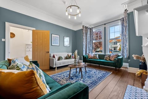 Living room, Decorative detail, Seating area