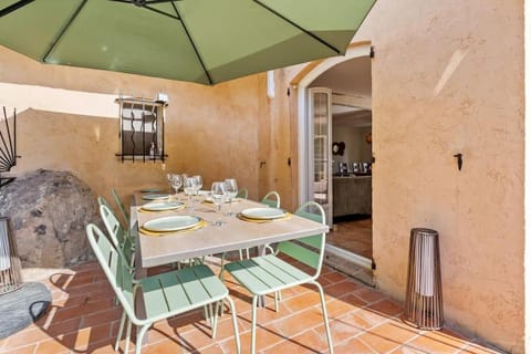 Patio, Dining area