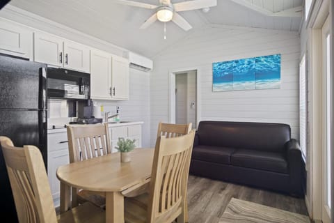 Tiny Home at Blue Eyes Park House in Bolivar Peninsula