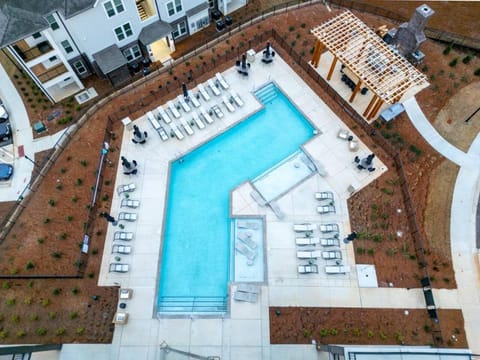 Upscale, New Apt, Pool, Long Stays Apartment in Athens