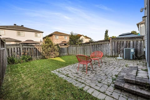 Spacious Whitby Haven 3BR Home and Parking House in Oshawa