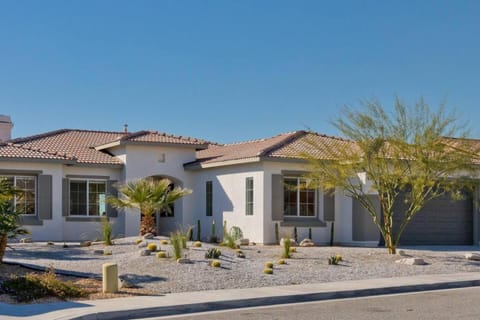 Ridge Overlook | Stunning Mountain Views House in Desert Hot Springs