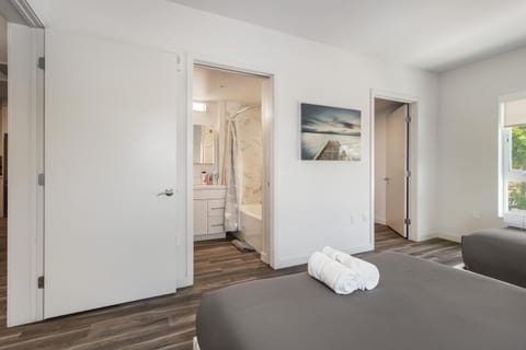 Luxury 2 bedroom at the heart of Melrose Boulevard Capsule hotel in West Hollywood