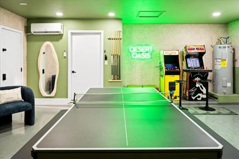 Sportscourt Hot Tub & Pool Game Room Cornhole BBQ House in Glendale