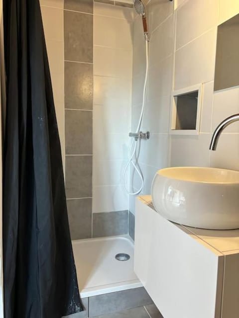 Maisonnette à la campagne House in Provence-Alpes-Côte d'Azur