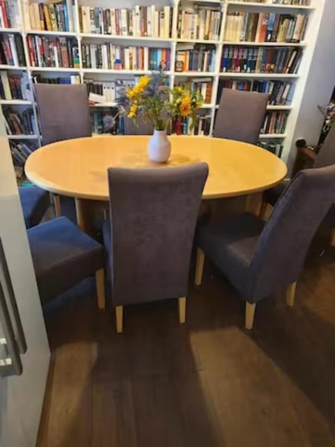 Silverknowes Silver room sleeps 4 with private shower Vacation rental in Edinburgh