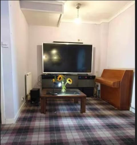 Silverknowes Silver room sleeps 4 with private shower Vacation rental in Edinburgh