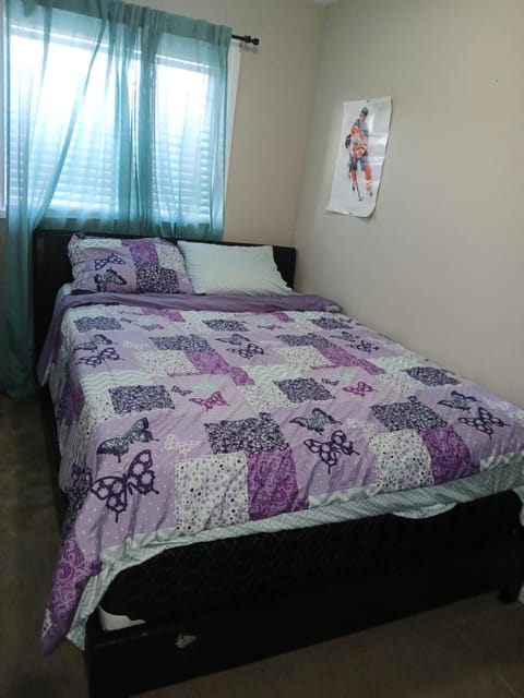 A room in Spruce Grove, 20mins drive to WEM Vacation rental in Spruce Grove