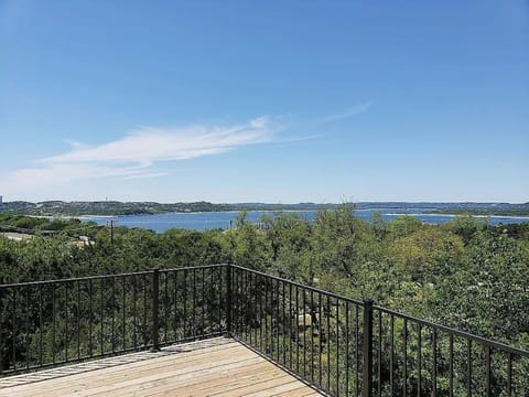 Luxe & Comfy Lake-View Gem near Steiner Ranch Moradia in Lake Austin