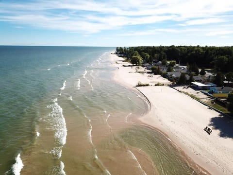 Stunning views of Lake Huron Maison in Oscoda Township